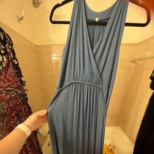 Comfy maternity maxi dress